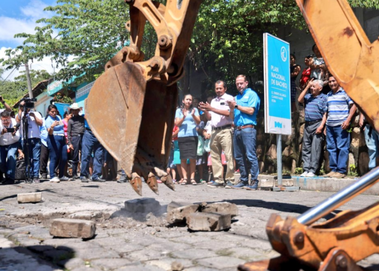 La DOM inicia la reparación de calles en Guatajiagua, Morazán