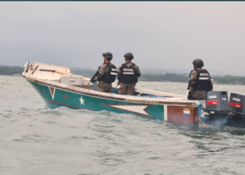 Fuerza Naval busca a dos personas desaparecidas en bocana de Garita Palmera
