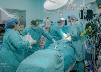 Ministerio de Salud realiza jornada de cirugías de arteria aorta con el apoyo de especialista italiano