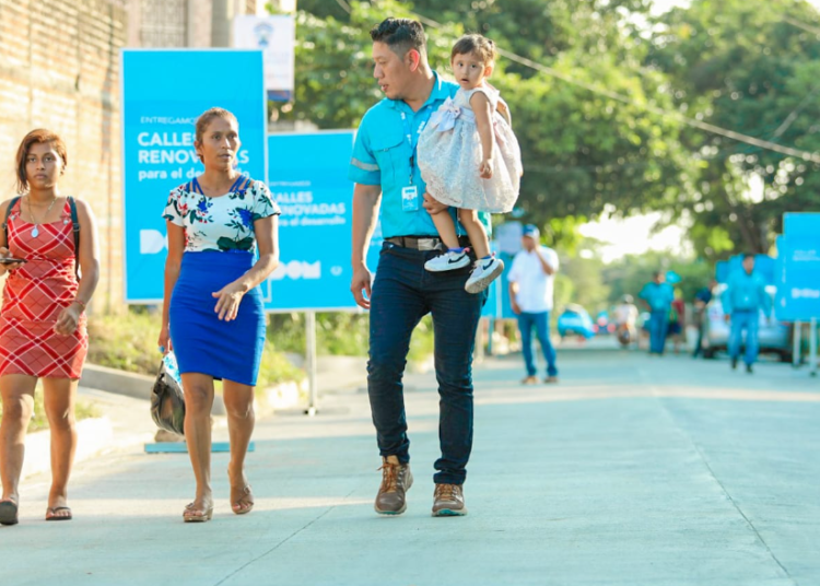 La DOM entrega calles renovadas a pobladores de la colonia Espíritu Santo, de Sonsonate