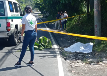 Señora fallecida y dos menores lesionados frente a centro escolar en calle a Mariona reporta Cruz Verde