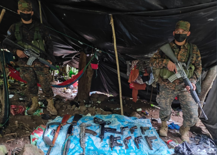 F.A. desmantela campamento en Ciudad Barrios, un pandillero resultó muerto