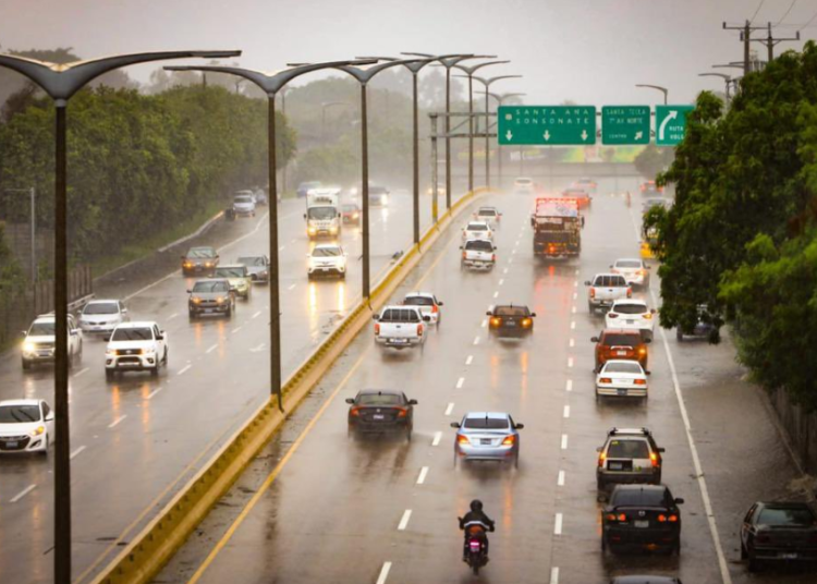 Medio Ambiente prevé fuertes lluvias para lunes y martes por tormenta tropical Julia