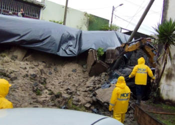(IMÁGENES) En estas carreteras Obras Públicas trabaja en el desalojo de derrumbes y árboles caídos