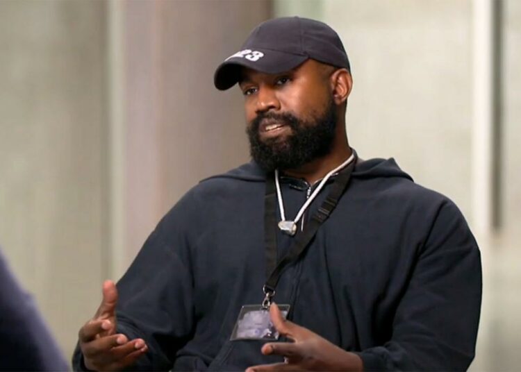 Tras ser bloqueado en redes sociales por sus posteos antisemitas, Kanye West quiere comprar la ultraconservadora Parler