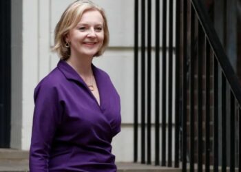 Liz Truss anunció un cambio radical en su plan económico tras reemplazar a su ministro estrella en medio de pedidos de renuncia