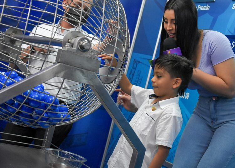 Lotería Nacional de Beneficencia realiza sorteo en honor a ley «Crecer Juntos»