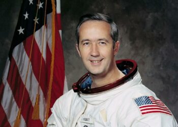 Murió el astronauta James McDivitt, comandante del Apolo 9 y autor de una de las fotos espaciales más icónicas