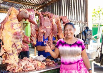 Diputados participan en la inauguración del mercado de Ciudad El Triunfo