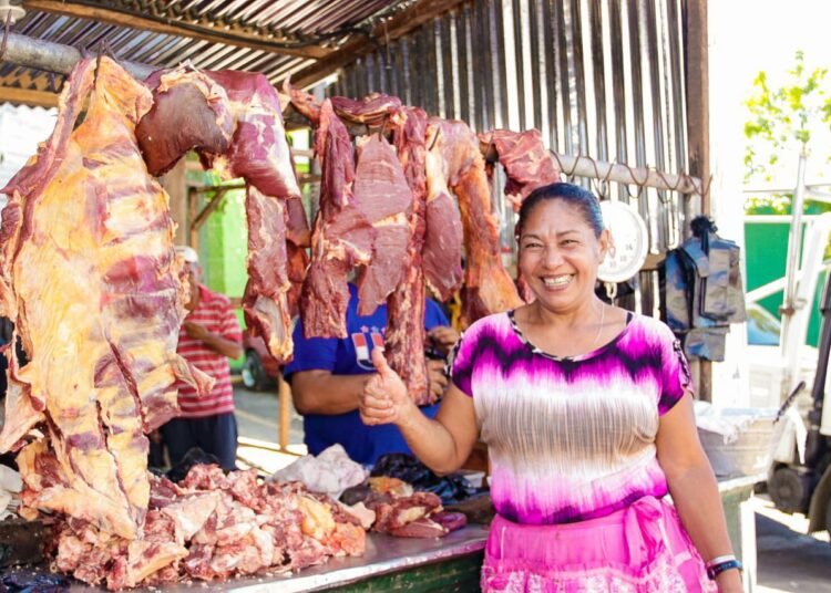 Diputados participan en la inauguración del mercado de Ciudad El Triunfo