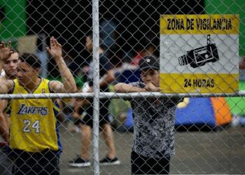 Panamá cierra frontera con Costa Rica para venezolanos sin visa