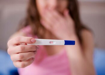 Famosa actriz se embaraza a sus casi 50 años de gemelos