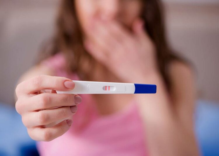 Famosa actriz se embaraza a sus casi 50 años de gemelos