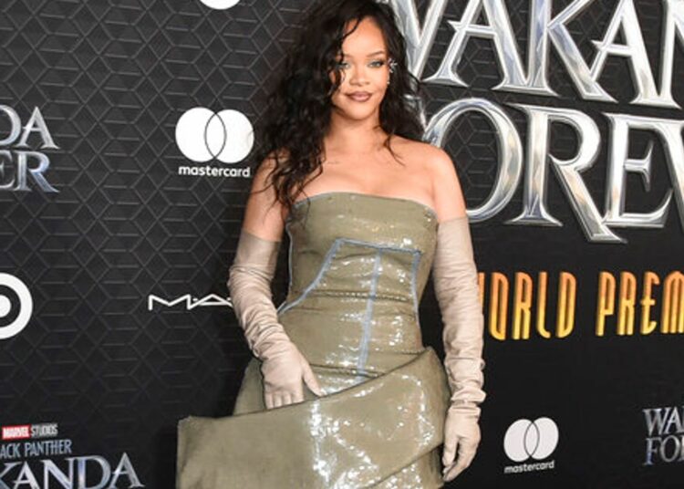 Rihanna anunció su vuelta a la música tras seis años de silencio con un tema para la película “Wakanda Forever”