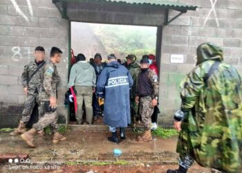 Confirman la muerte de 5 soldados y un lesionado por el derrumbe de una vivienda en Comasagua
