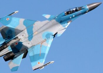 (VIDEOS) Se estrelló un caza ruso contra una vivienda en Siberia y murieron dos pilotos