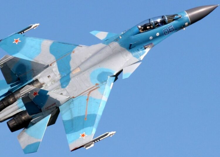 (VIDEOS) Se estrelló un caza ruso contra una vivienda en Siberia y murieron dos pilotos