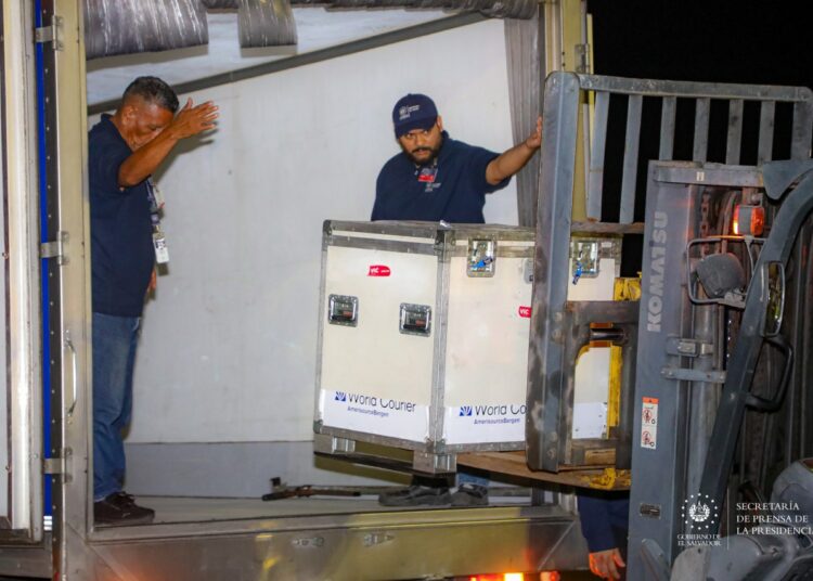 El Salvador es el primer país en la región en abastecerse con vacunas contra la viruela símica