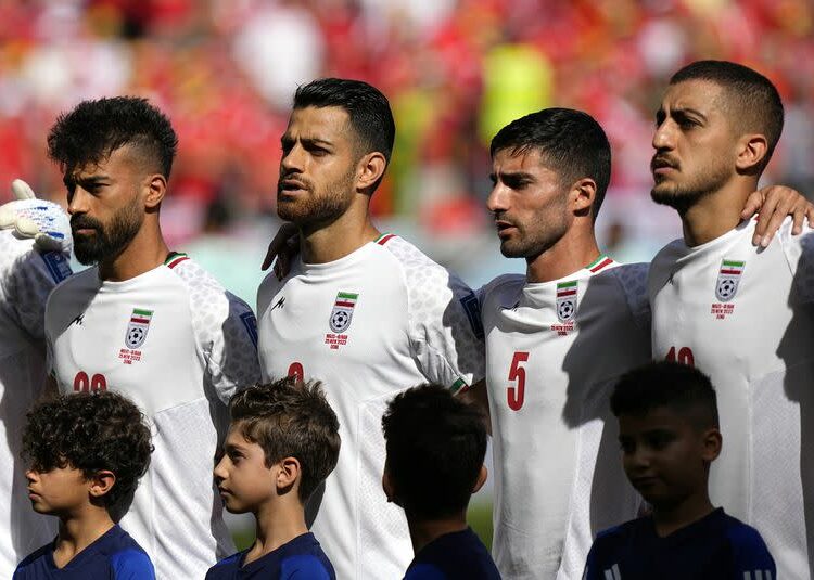 Irán amenazó a los jugadores con encarcelar o torturar a sus familiares si vuelven a protestar contra el gobierno en el Mundial