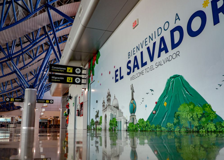 El Salvador proyecta recibir 2.7 millones de turistas extranjeros el próximo año, 300,000 más que la meta 2022
