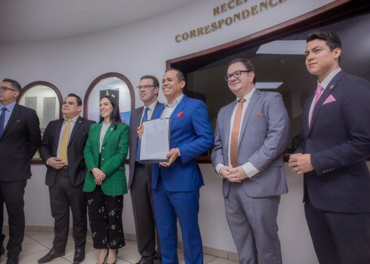 Hacienda solicita a Asamblea fondos para continuar combatiendo el COVID-19