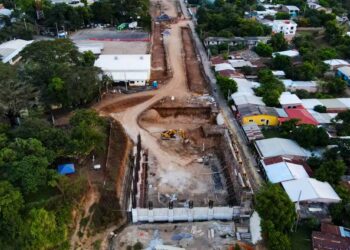 Avanza la construcción del puente binacional General Manuel José Arce, en La Hachadura