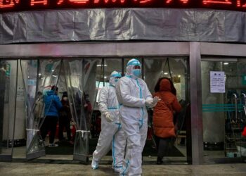 China confinó a 600 mil personas alrededor de la mayor fábrica mundial de iPhone por la política del COVID cero