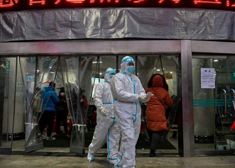 China confinó a 600 mil personas alrededor de la mayor fábrica mundial de iPhone por la política del COVID cero