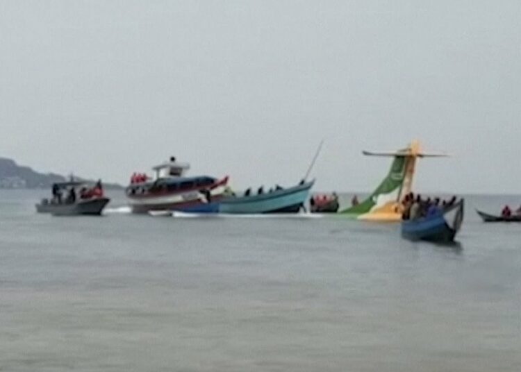 Avión de pasajeros se estrella en el Lago Victoria, en Tanzania