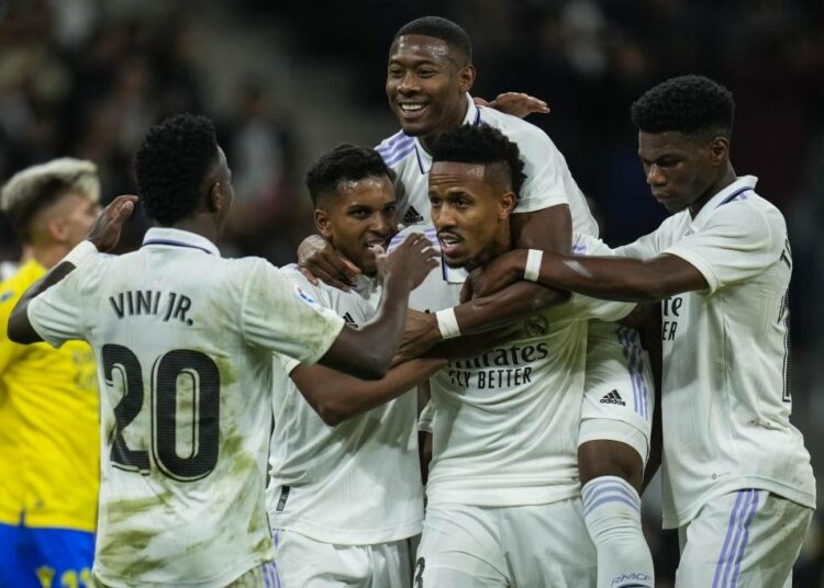 Real Madrid derrotó a Cádiz y se acerca a Barcelona en La Liga