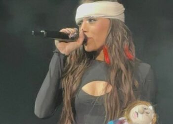 (VIDEOS) Cómo se encuentra Danna Paola tras sufrir un accidente en pleno concierto