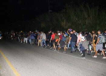 Migrantes inician nueva caravana desde la frontera sur de México