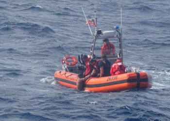 Cinco muertos y varios desaparecidos tras el naufragio de una precaria embarcación en las aguas de Florida