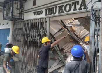 Indonesia busca sobrevientes de terremoto que dejó 252 muertos