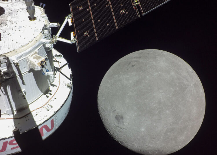 La nave espacial Orión alcanza la Luna con éxito