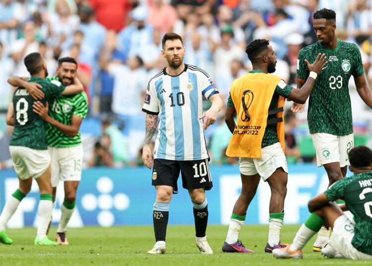 Primera sorpresa del Mundial, Arabia Saudita derrota 2-1 a Argentina