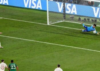 El portero Guillermo Ochoa se viste de héroe en empate sin goles entre México y Polonia