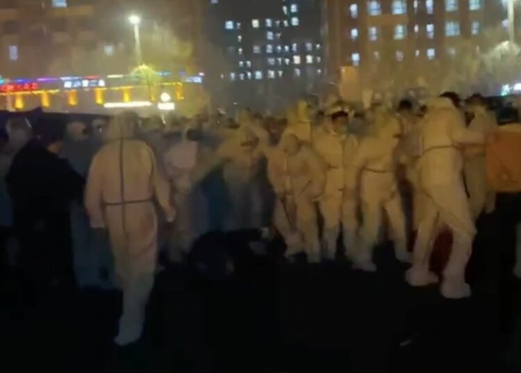 Violentas protestas en la mayor fábrica de iPhone de China