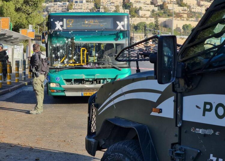 Un muerto y varios heridos en ataques con bomba en Jerusalén