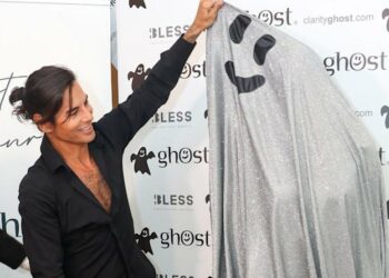 (VIDEO) La insólita manera en la que Julio Iglesias Jr. presentó a su nueva novia