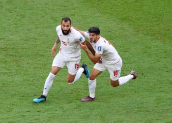 Irán derrota a Gales con goles sobre el final