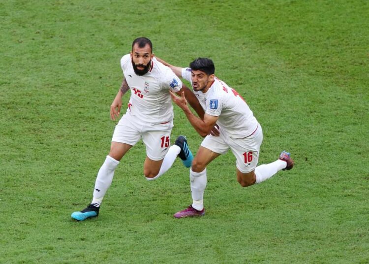 Irán derrota a Gales con goles sobre el final