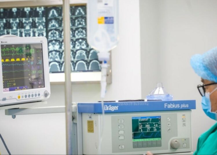 Usuarios del ISSS son beneficiados con la extensión de horarios para uso de los quirófanos del hospital general