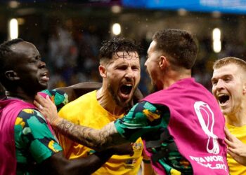 Australia hace historia clasificando a octavos de final