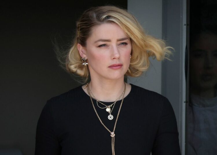 Amber Heard inicia demanda contra aseguradora por juicio con Johnny Depp