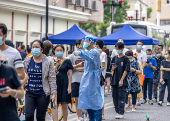 China registró un récord de nuevos casos diarios de COVID