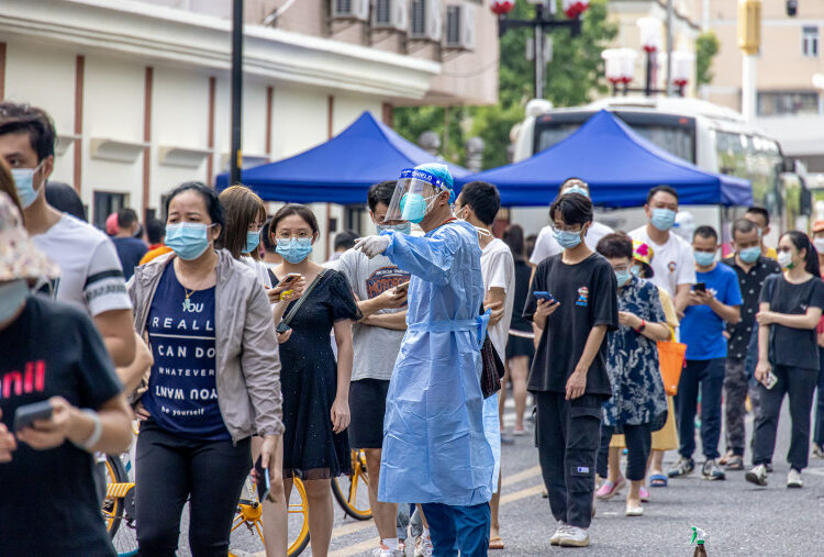 China registró un récord de nuevos casos diarios de COVID