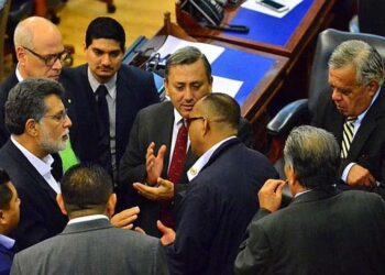 Diputados sostienen que los gobiernos de ARENA y el FMLN obligaron a los salvadoreños a abandonar el país por falta de oportunidades