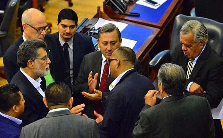 Diputados sostienen que los gobiernos de ARENA y el FMLN obligaron a los salvadoreños a abandonar el país por falta de oportunidades