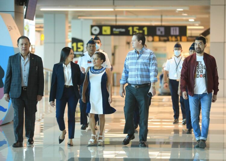 Gobierno lanza plan para atender flujo de turistas de diciembre